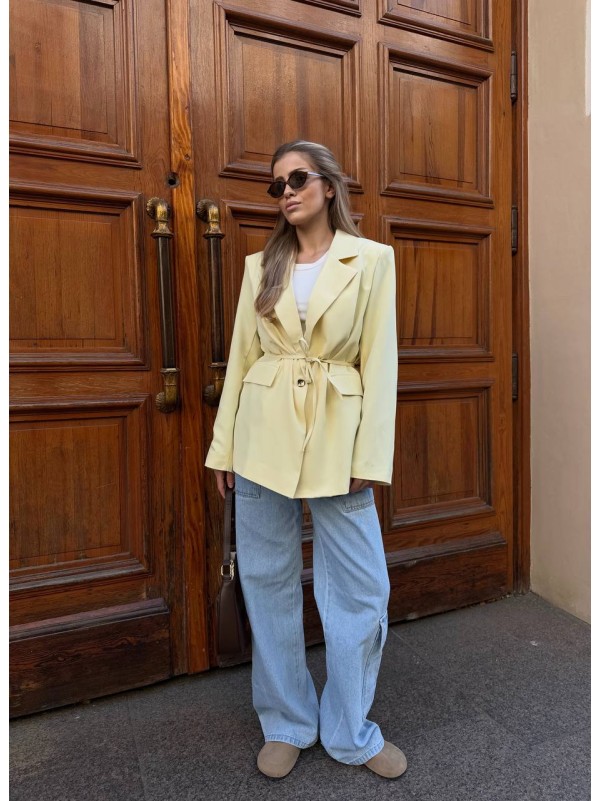 Жіночий піджак з поясом жовтого кольору 34649