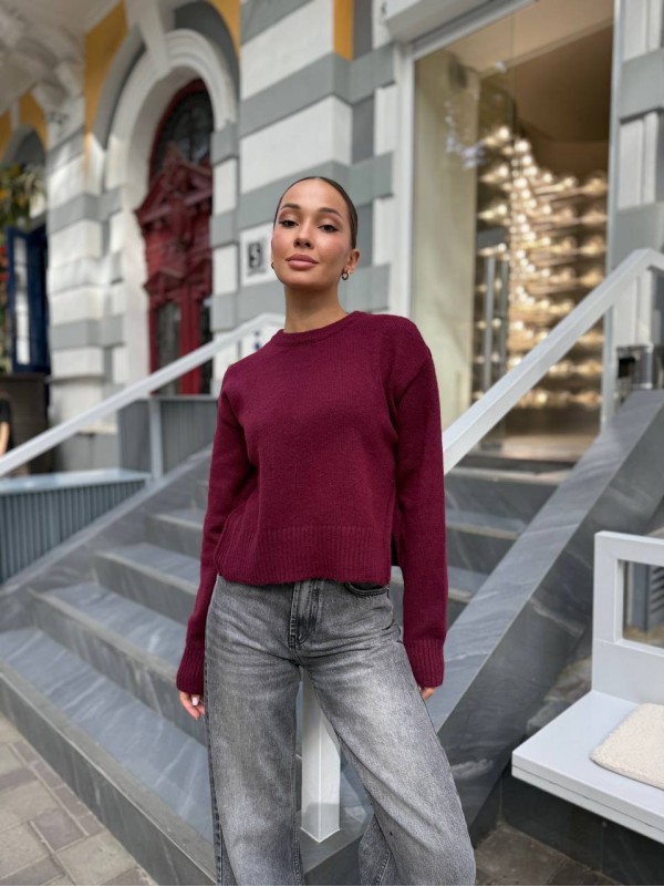Укорочений жіночий светр з розрiзом бордового кольору 34654