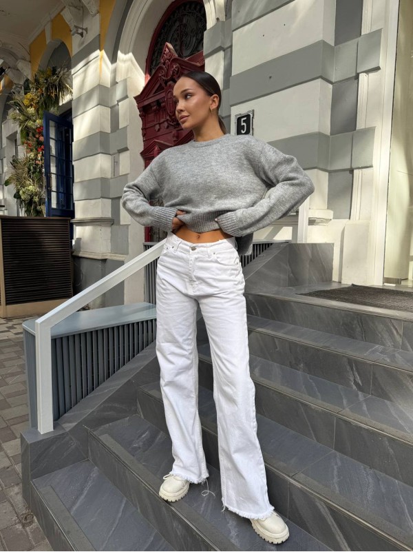 Укорочений жіночий светр з розрiзом сiрого кольору 34657