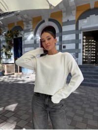 Укорочений жіночий светр з розрiзом молочного кольору 34658