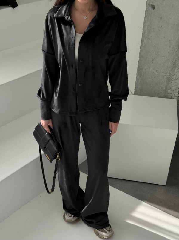 Жіночий велюровий костюм на гудзиках чорного кольору 34661