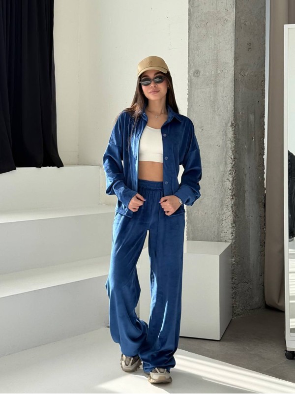 Жіночий велюровий костюм на гудзиках синього кольору 34662