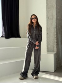 Жіночий велюровий костюм на гудзиках графiтового кольору 34663