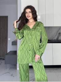 Жіночий шовковий костюм зеленого кольору 34689
