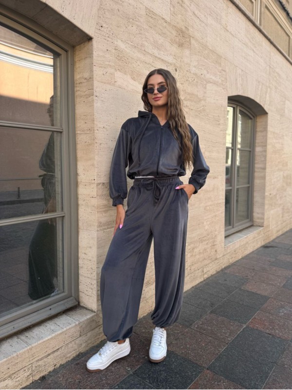 Велюровий жіночий костюм на блискавці графiтового кольору 34693