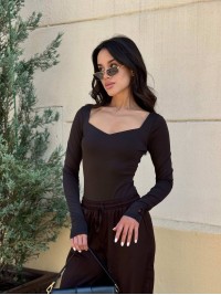 Базовий боді з розрізом для пальців коричневого кольору 34717