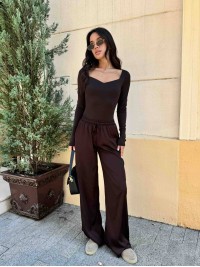 Базовий боді з розрізом для пальців коричневого кольору 34717