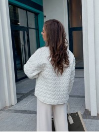Жіноча легка куртка молочного кольору 34725