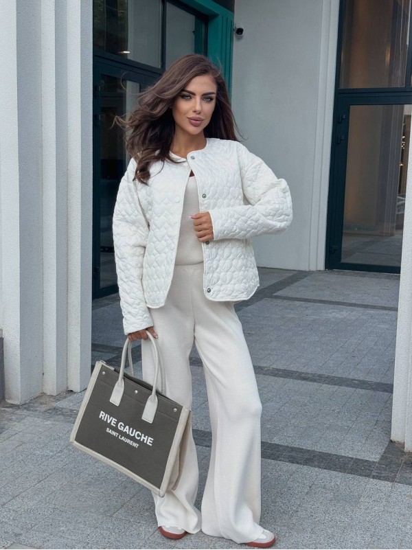 Жіноча легка куртка молочного кольору 34725