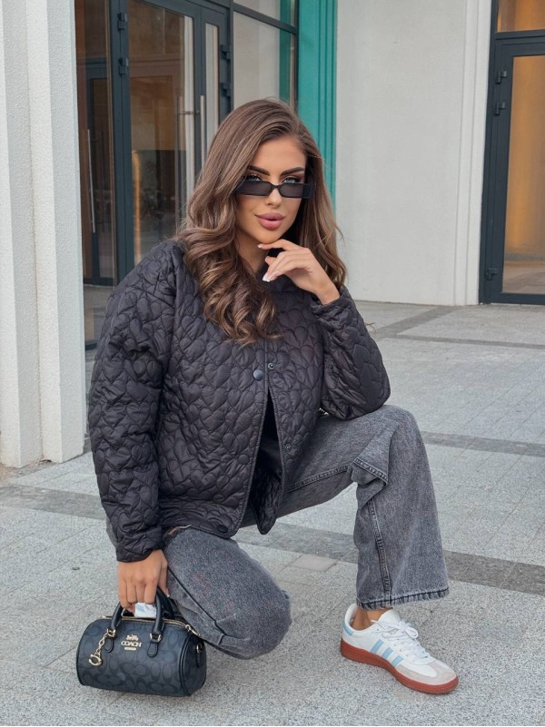 Жіноча легка куртка чорного кольору 34726