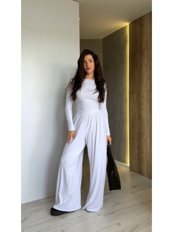 Прогулянковий жіночий костюм молочного кольору 34732