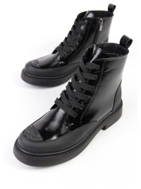 Жіночі черевики з натуральної лак шкіри чорного кольору 34737