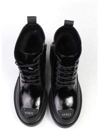 Жіночі черевики з натуральної лак шкіри на підборах чорного кольору 34740