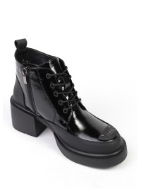 Жіночі черевики з натуральної лак шкіри на підборах чорного кольору 34740