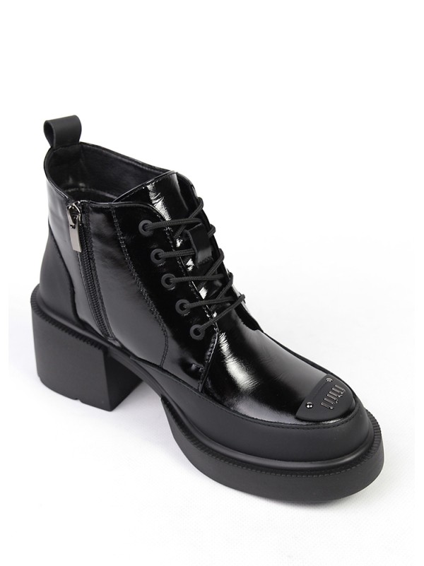 Жіночі черевики з натуральної лак шкіри на підборах чорного кольору 34740