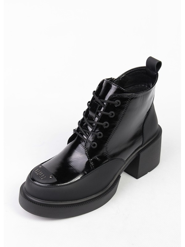 Жіночі черевики з натуральної лак шкіри на підборах чорного кольору 34740