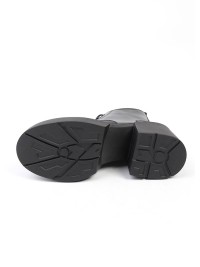 Жіночі черевики з натуральної лак шкіри на підборах чорного кольору 34740