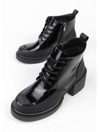 Жіночі черевики з натуральної лак шкіри на підборах чорного кольору 34740