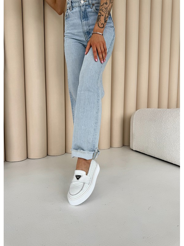 Жіночі шкіряні туфлі лофери білого кольору 34742