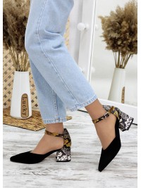 Жіночі замшеві туфлі рептилія чорного кольору 34755