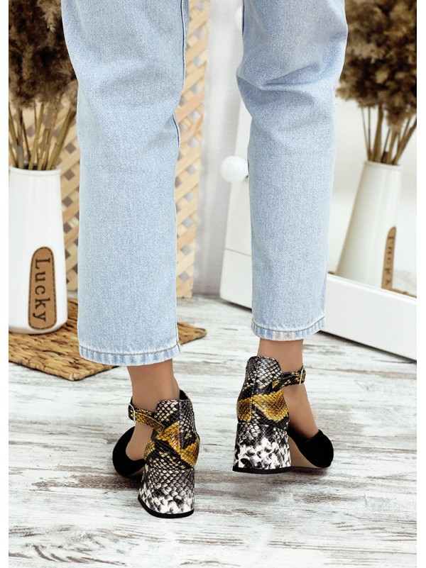 Жіночі замшеві туфлі рептилія чорного кольору 34755