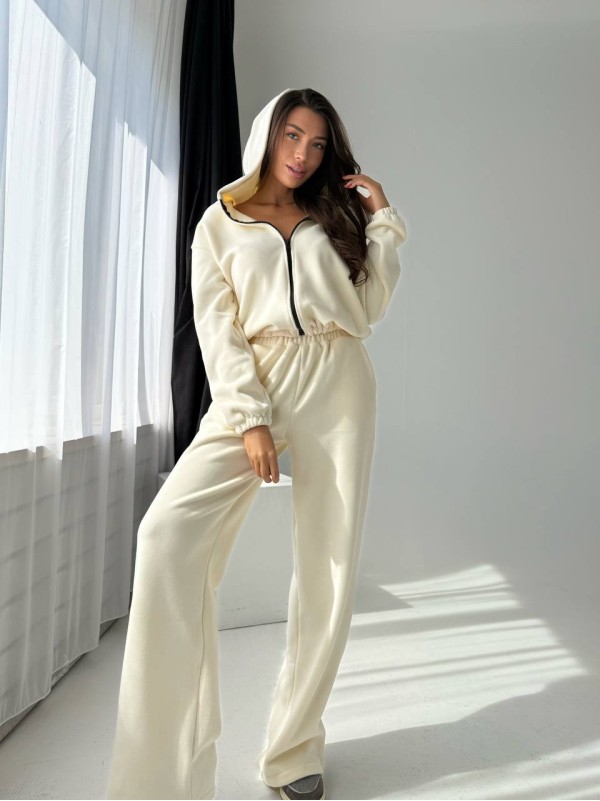 Жіночий флiсовий костюм на змiйцi молочного кольору 34762