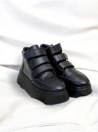 Жіночі шкіряні черевики на липучках (байка) чорного кольору 34763