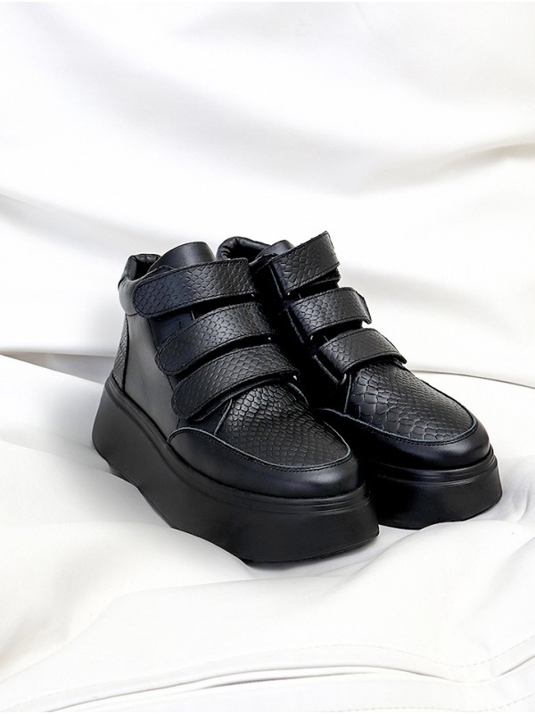 Жіночі шкіряні черевики на липучках (байка) чорного кольору 34763