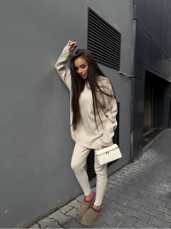 Жіночий костюм светр+лосiни бежевого кольору 34770