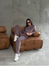 Жіночий велюровий костюм кавового кольору 34780