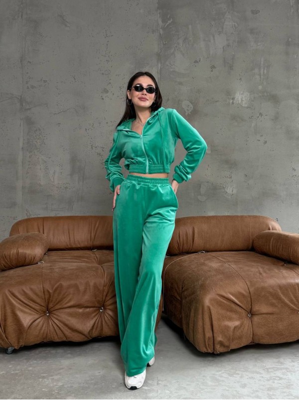 Жіночий велюровий костюм зеленого кольору 34781
