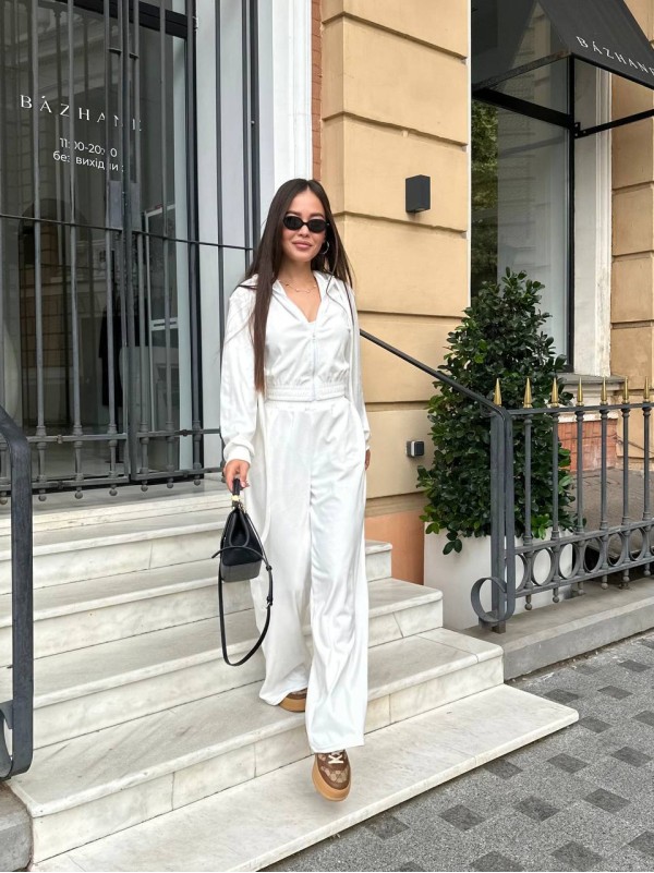 Жіночий велюровий костюм молочного кольору 34787