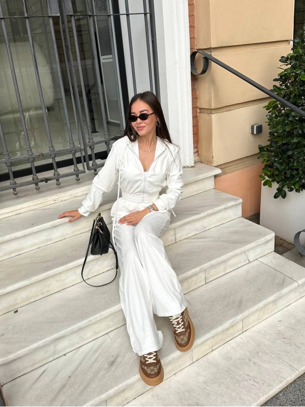 Жіночий велюровий костюм молочного кольору 34787