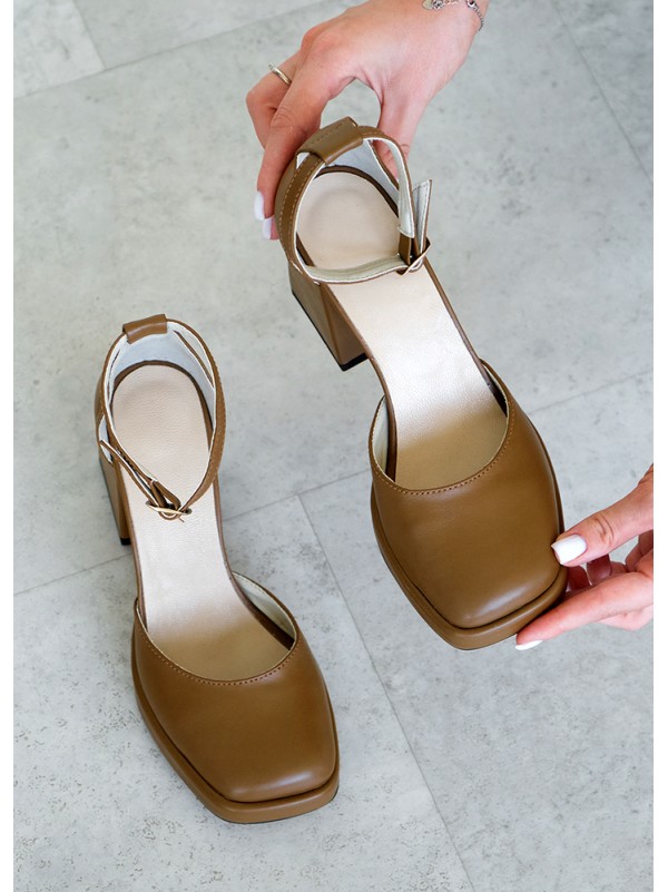 Жіночі шкіряні туфлі на каблуку кавового кольору 34799