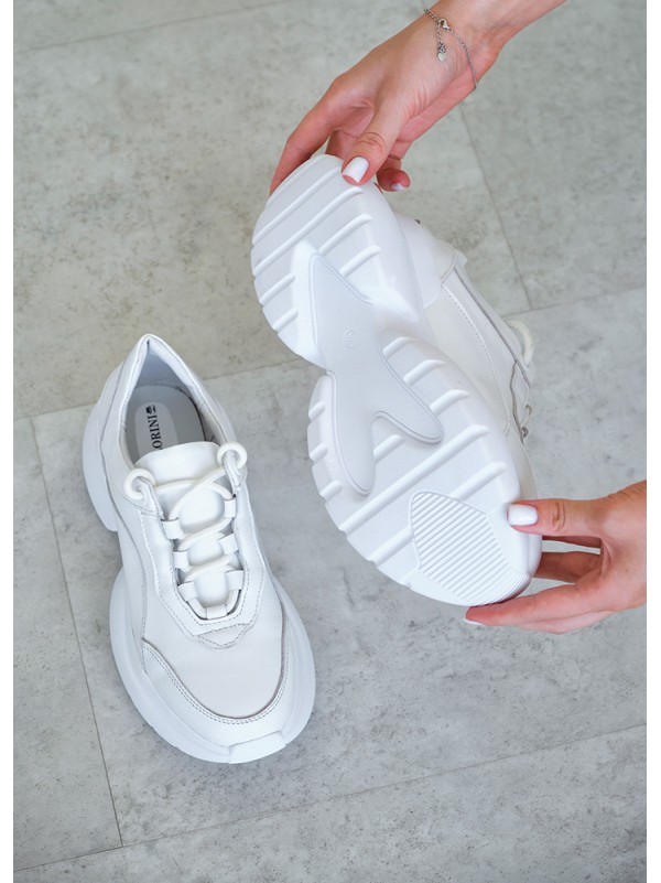 Жіночі шкіряні кросівки білого кольору 34800