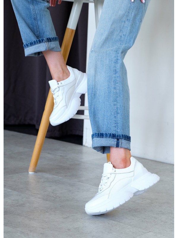 Жіночі шкіряні кросівки (байка) білого кольору 34801