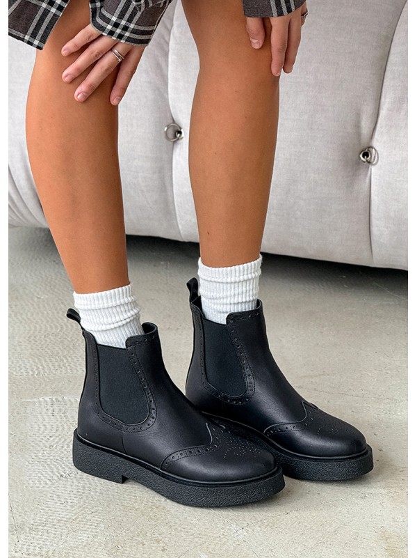 Жіночі шкіряні черевики (байка) чорного кольору 34803