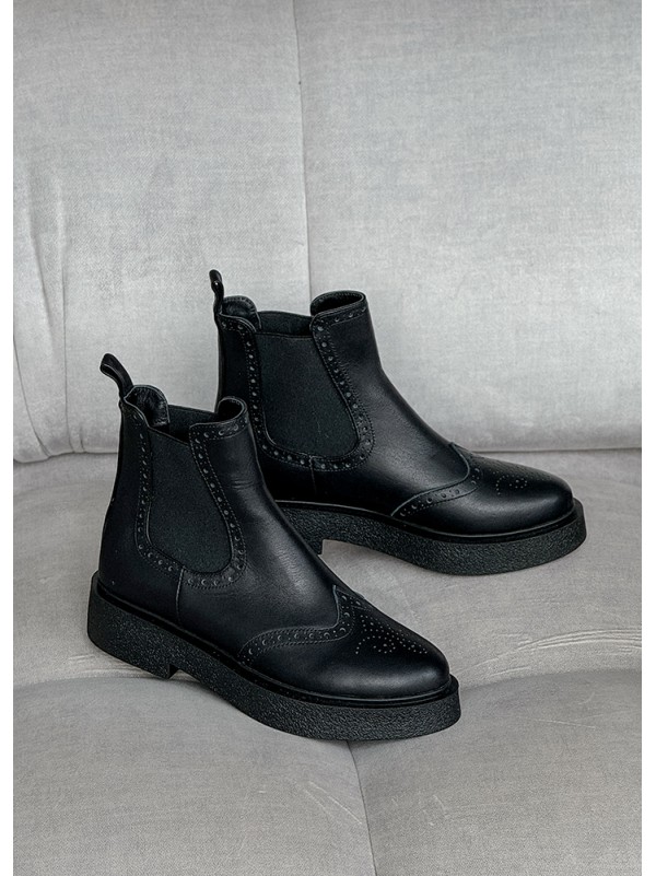 Жіночі шкіряні черевики (байка) чорного кольору 34803