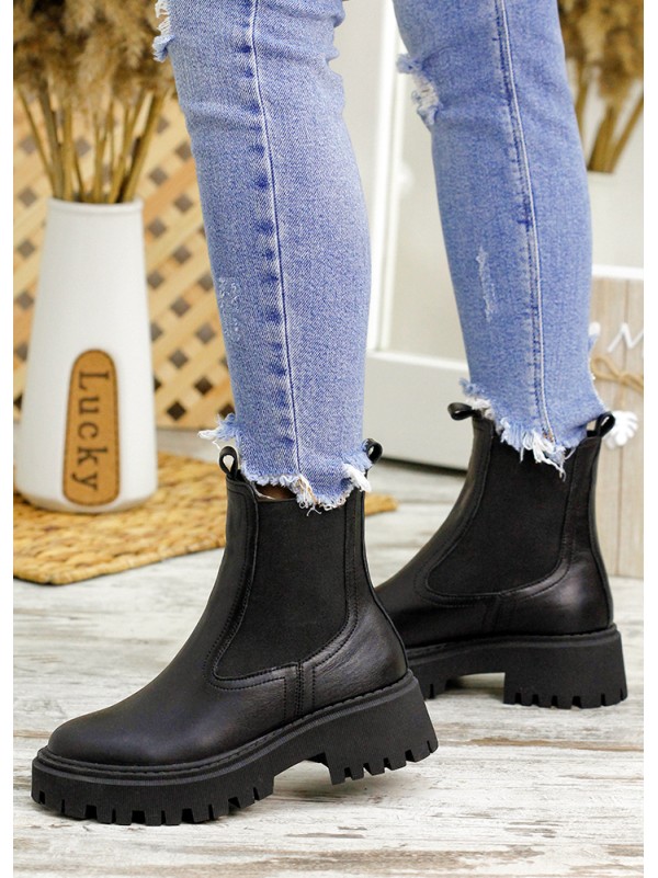 Жіночі шкіряні черевики (байка) чорного кольору 34804