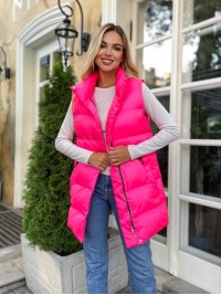 Подовжена жіноча демісезонна жилетка малинового кольору 34828