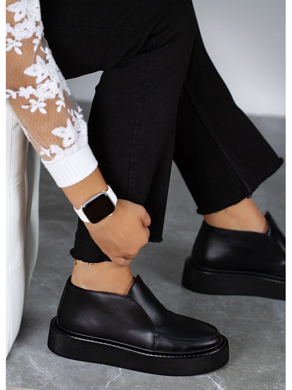 Жіночі короткі шкіряні черевики (байка) чорного кольору 34832