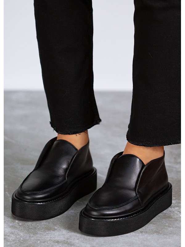 Жіночі короткі шкіряні черевики (байка) чорного кольору 34832