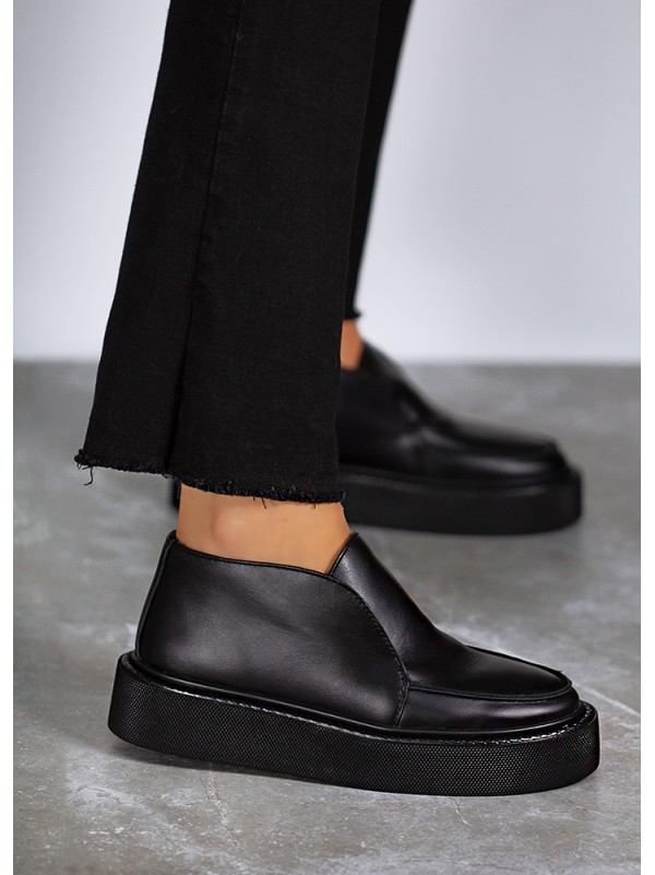 Жіночі короткі шкіряні черевики (байка) чорного кольору 34832