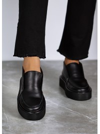 Жіночі короткі шкіряні черевики (байка) чорного кольору 34832