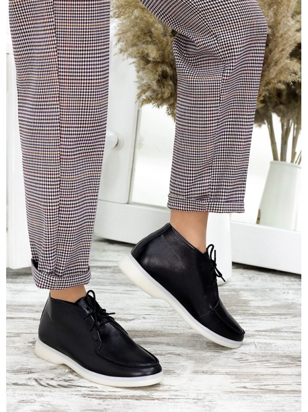 Жіночі короткі шкіряні черевики чорного кольору 34833