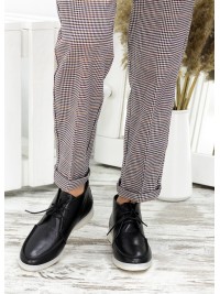 Жіночі короткі шкіряні черевики чорного кольору 34833