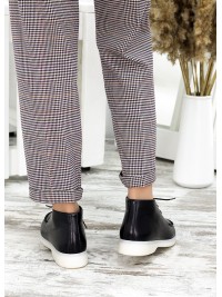 Жіночі короткі шкіряні черевики чорного кольору 34833