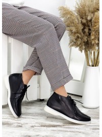 Жіночі короткі шкіряні черевики чорного кольору 34833