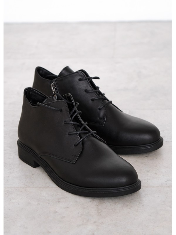 Жіночі короткі шкіряні черевики чорного кольору на шнурівці 34834