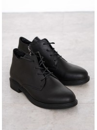 Жіночі короткі шкіряні черевики (байка) чорного кольору на шнурівці 34835